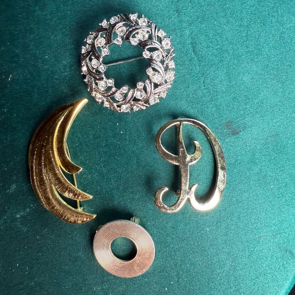 Source Unknown Jewelry - Source Unknown‎ Gold and Silver Brooch Collection